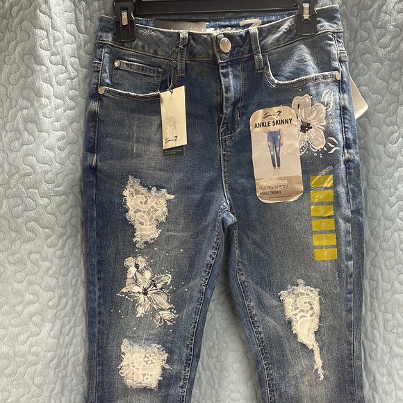 Seven7 limited edition high rise white & paint deco, lace tiny gems - Picture 2 of 11